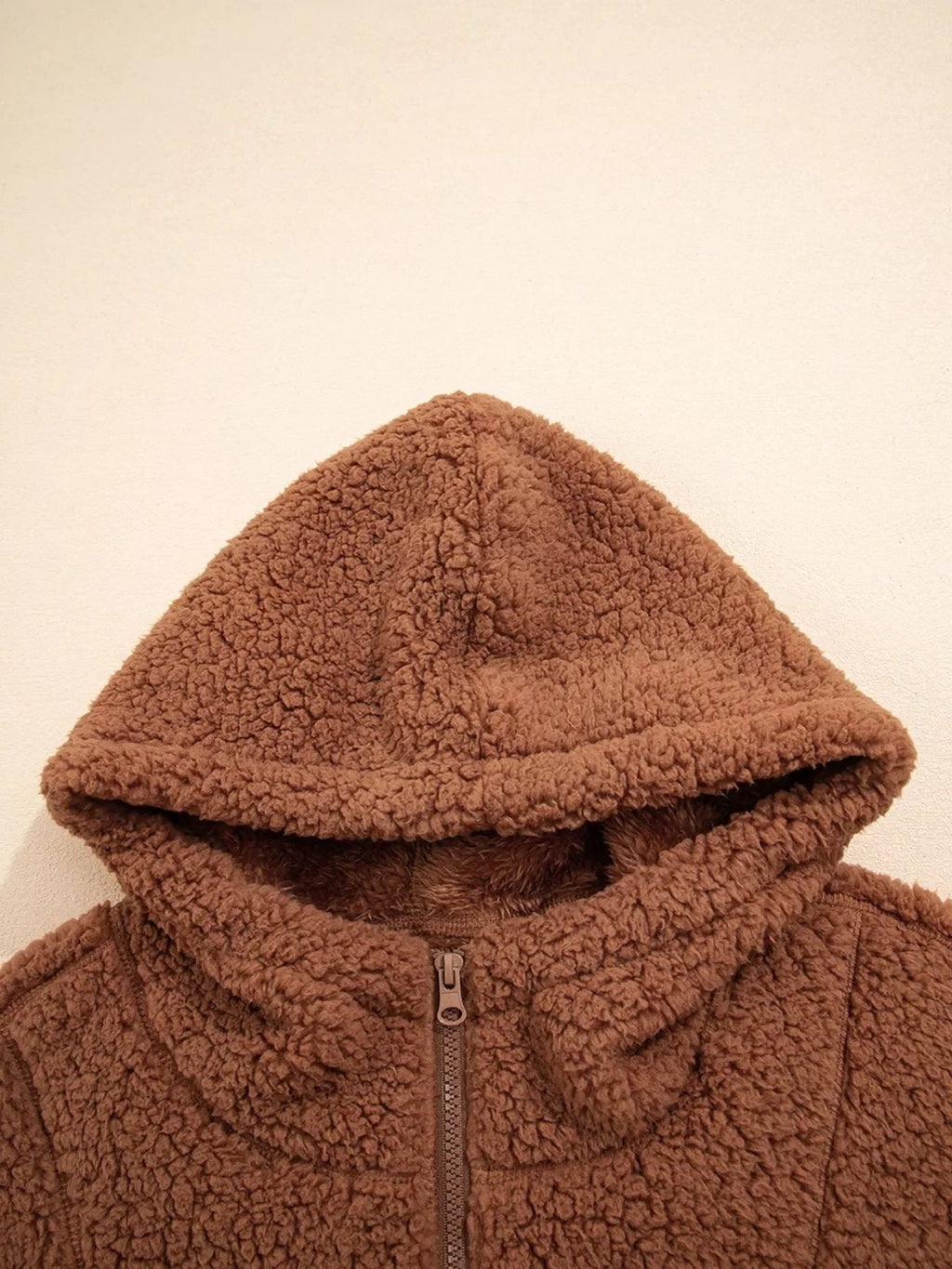 Naiste avar teddy-jope lukuga – pehme ja karvane kangas