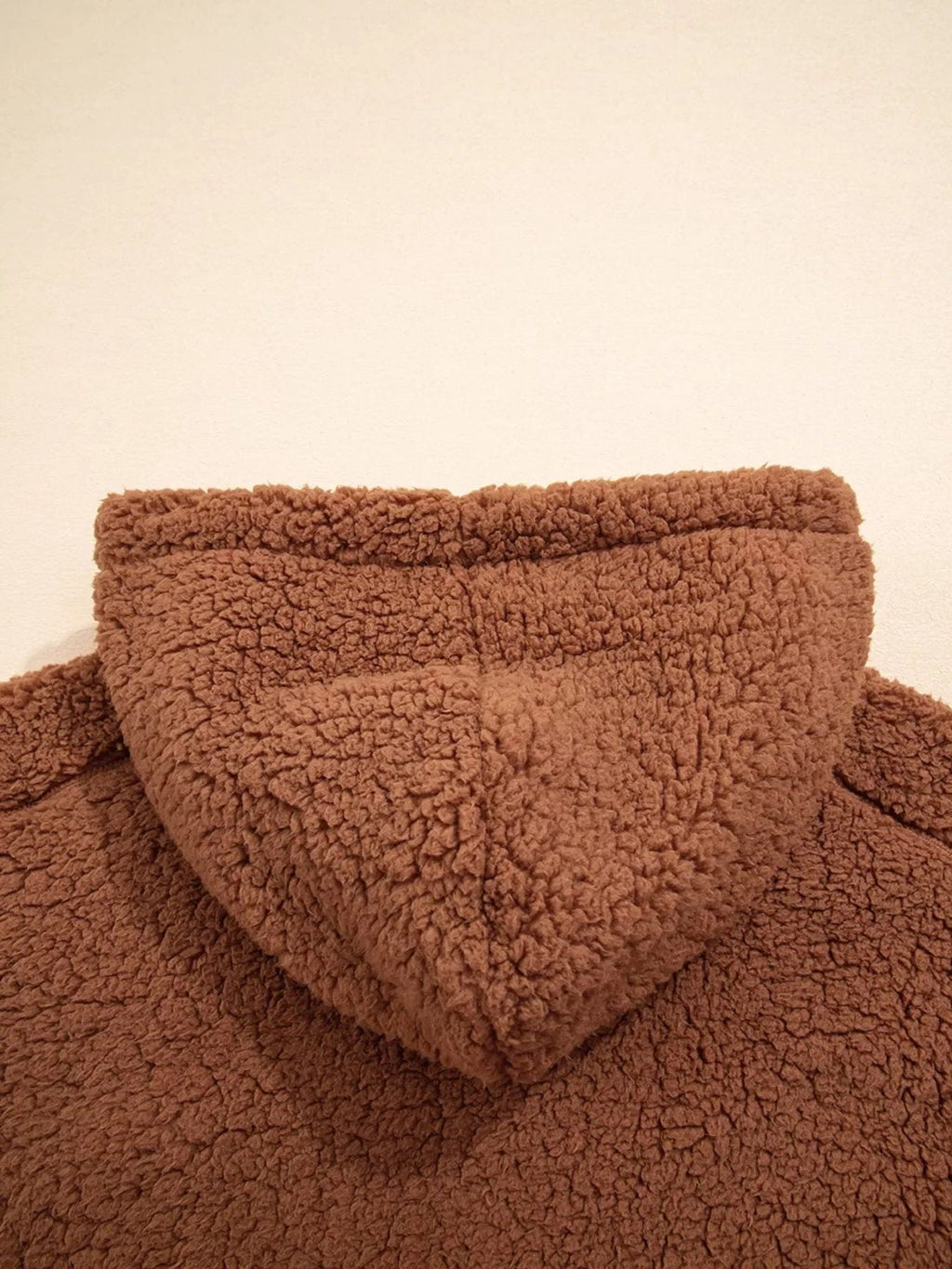 Naiste avar teddy-jope lukuga – pehme ja karvane kangas