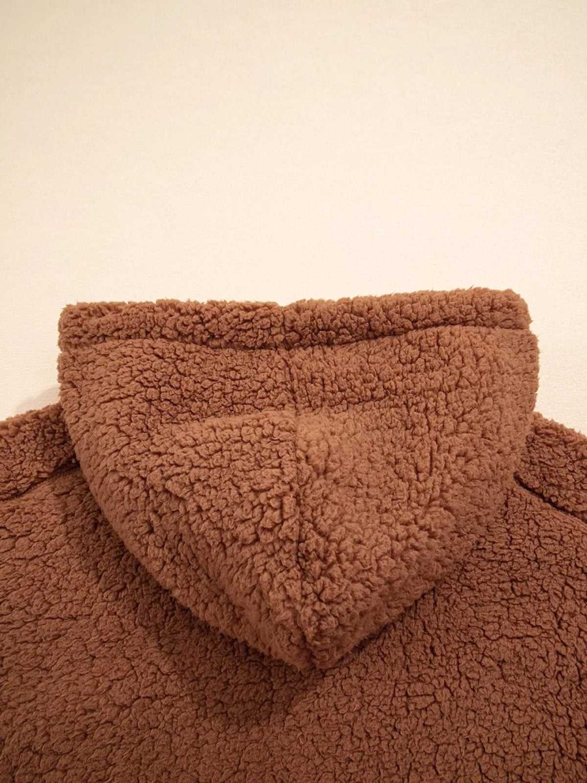 Naiste avar teddy-jope lukuga – pehme ja karvane kangas
