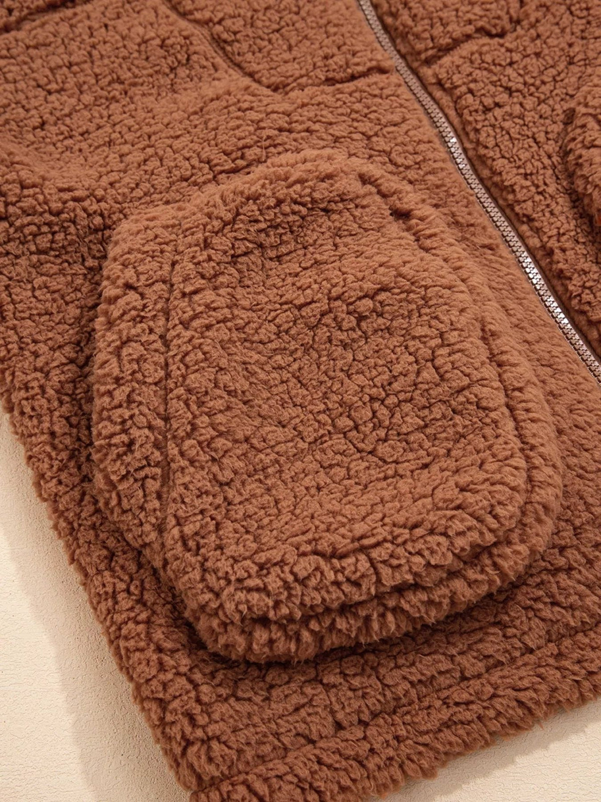Naiste avar teddy-jope lukuga – pehme ja karvane kangas