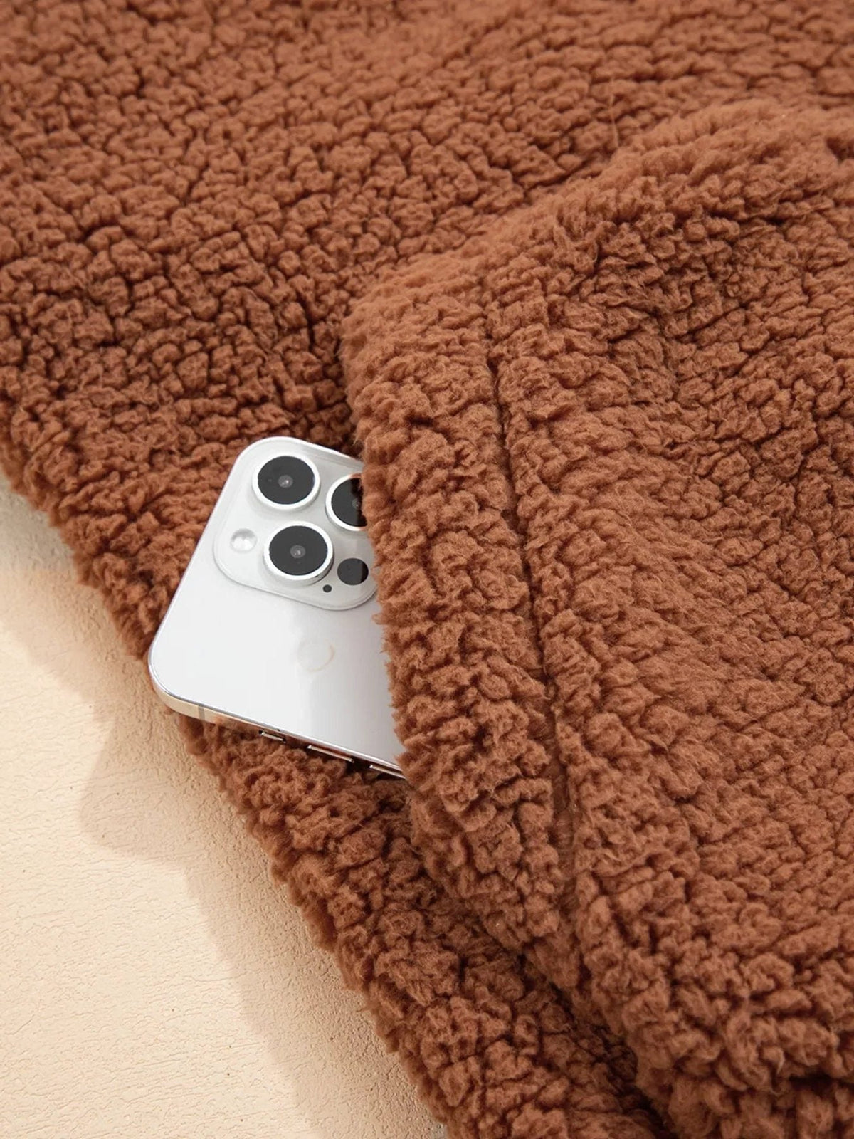 Naiste avar teddy-jope lukuga – pehme ja karvane kangas