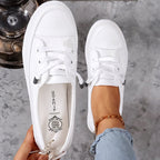 Naiste madalad nööritavad tossud – lihtne igapäevane mudel