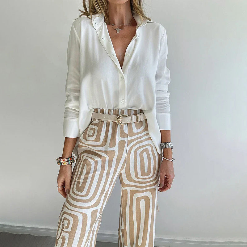Naiste komplekt valge nööpidega pluus ja geomeetrilise mustriga laiad püksid