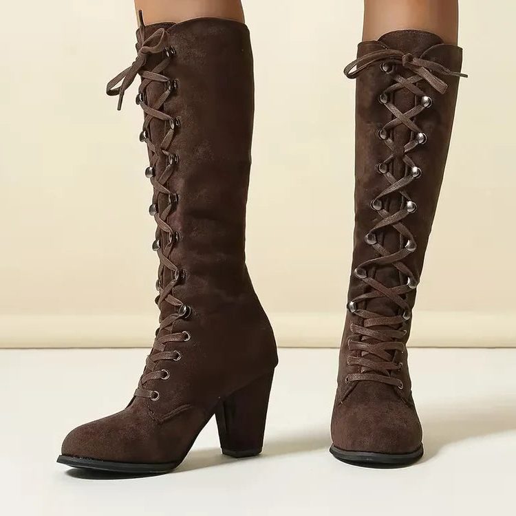 Naiste põlvini nööritavad saapad plokk-kontsaga – seemisnaha välimusega